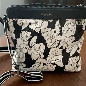 Micheal Kors crossbody
